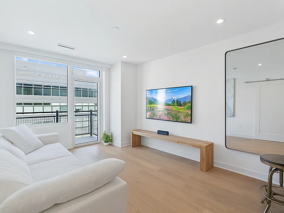 37 L St SE #1001