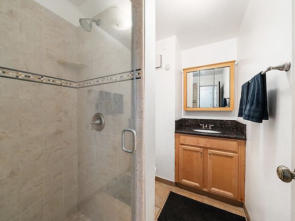 5th image of 2383 Florence Ave #B