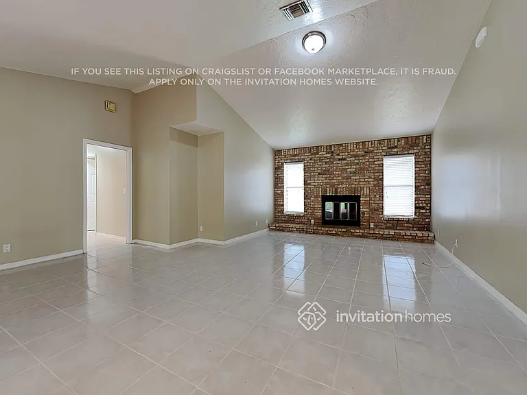 13325 Kingsbury Dr — Photo 4