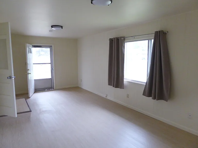 3400 E Locust St — Photo 11