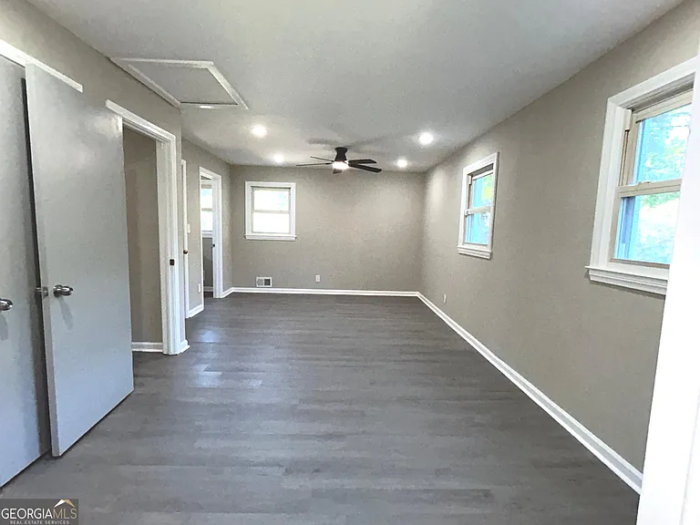 1523 Delia Dr — Photo 9