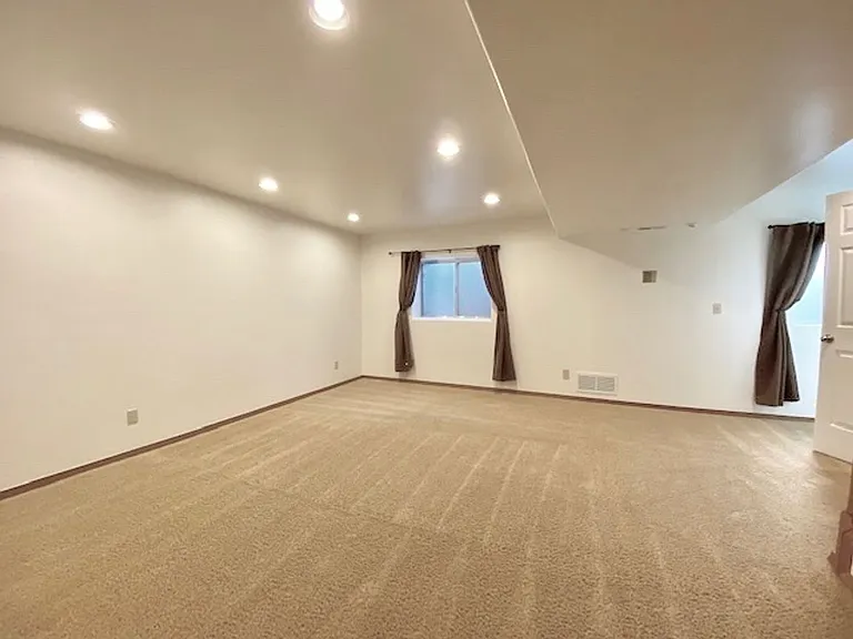 8065 Vectra Dr — Photo 49
