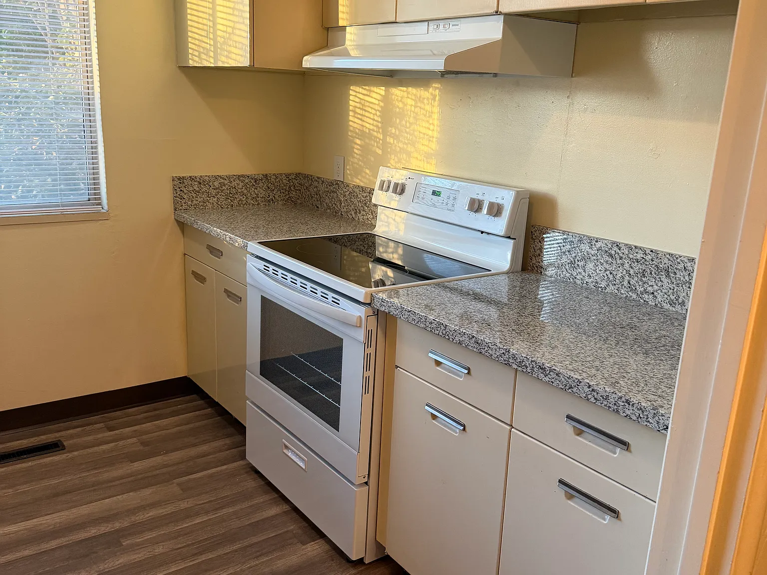 2 bed, 1300 sqft, $1,400 — Photo 1