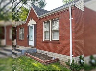 1938 Chambers Rd, Saint Louis, MO 63136