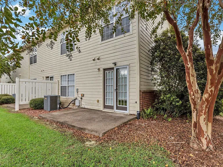 735 Majestic Dr — Photo 6