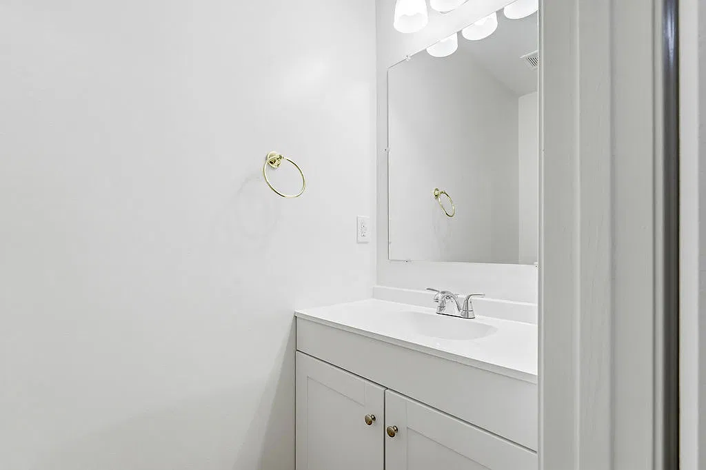 15586 Traverser Ct — Photo 2