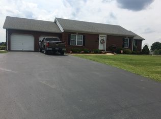 304 Hidden Meadows Dr, Campbellsville, KY 42718