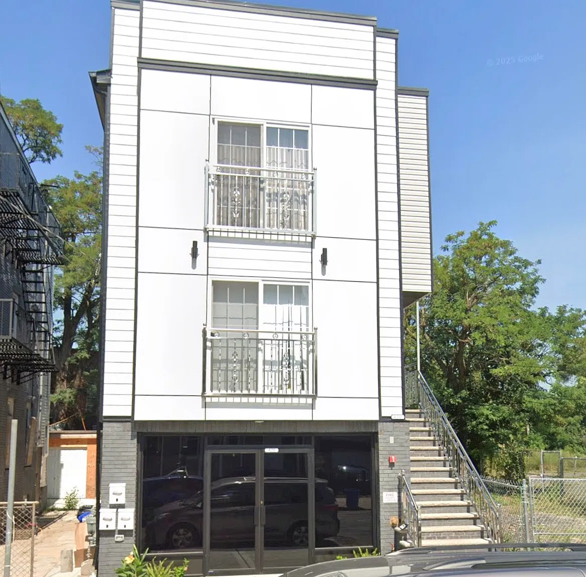 3 bed, $2,800 — Photo 1