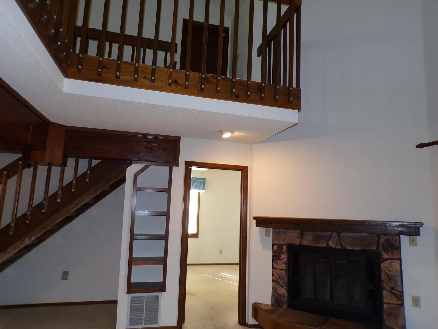 2 bed, 1881 sqft, $2,000 — Photo 3
