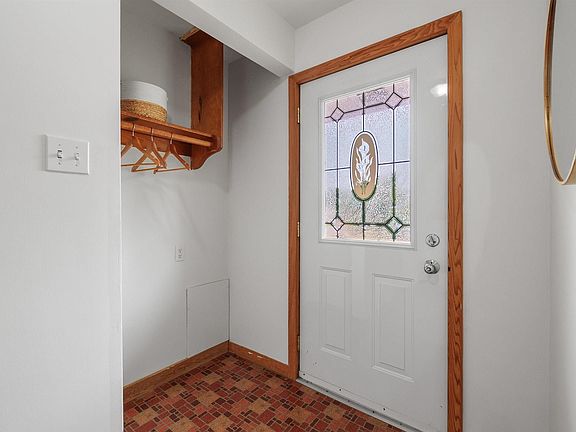 5th image of 19 Sheridan St