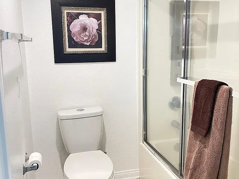 5540 Owensmouth Ave #204 — Photo 7