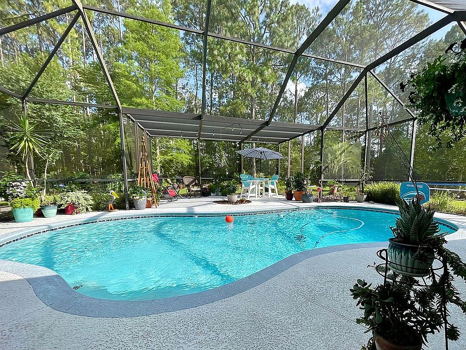 Large Screened Lanai w/ Pool