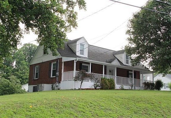 3rd image of 136 N 10th St