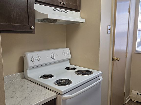 4th image of 4-3924 Banks Rd #2