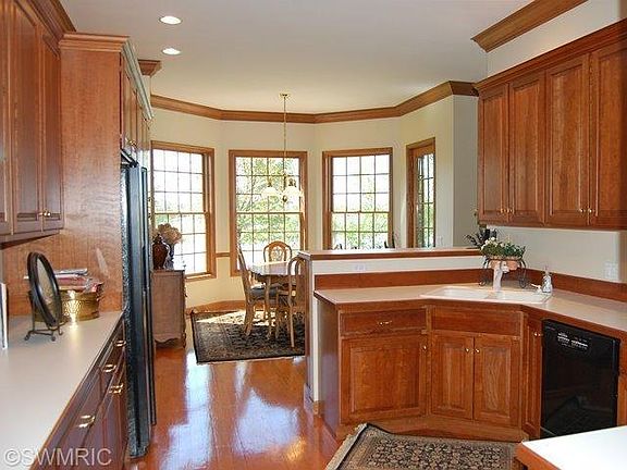 5th image of 10233 Peninsula Dr