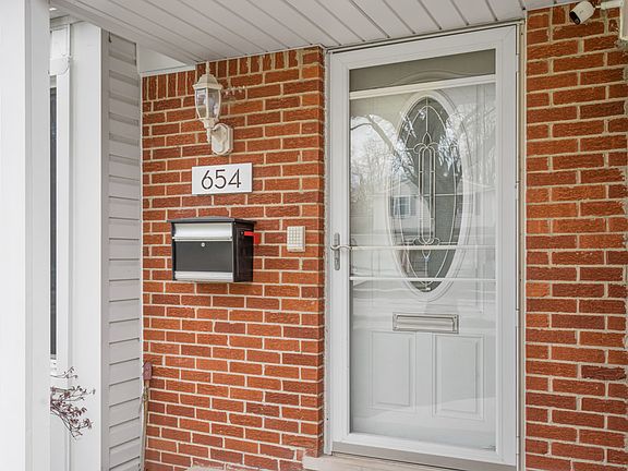4th image of 654 Leicester St
