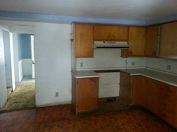5th image of 1241 E Madison St