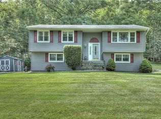 76 Birchwood Dr, Highland Mills, NY 10930