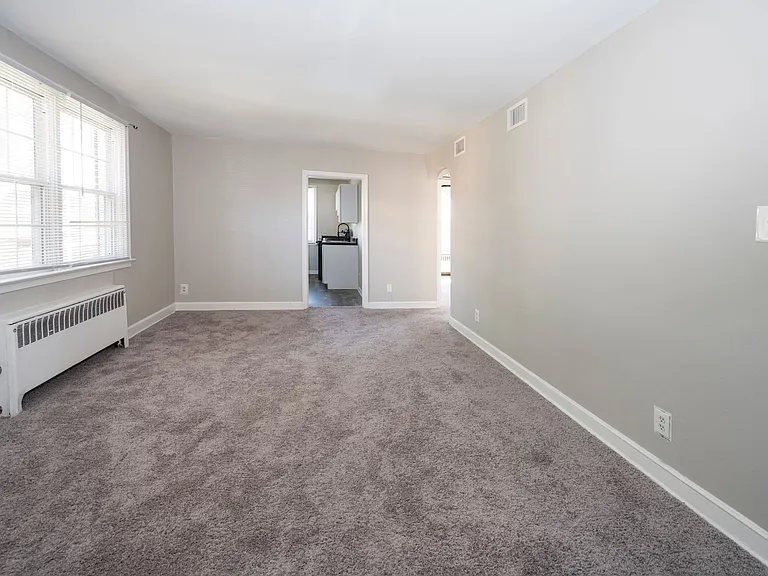 1325 E Wadsworth Ave — Photo 1