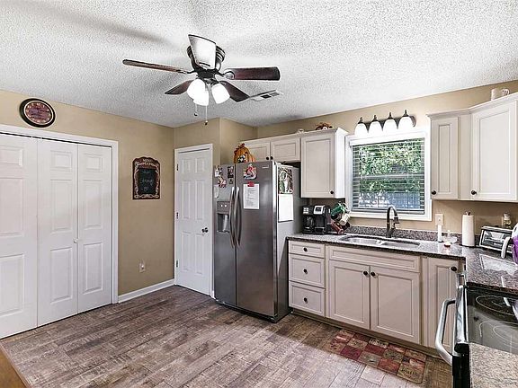 5th image of 270 Village St