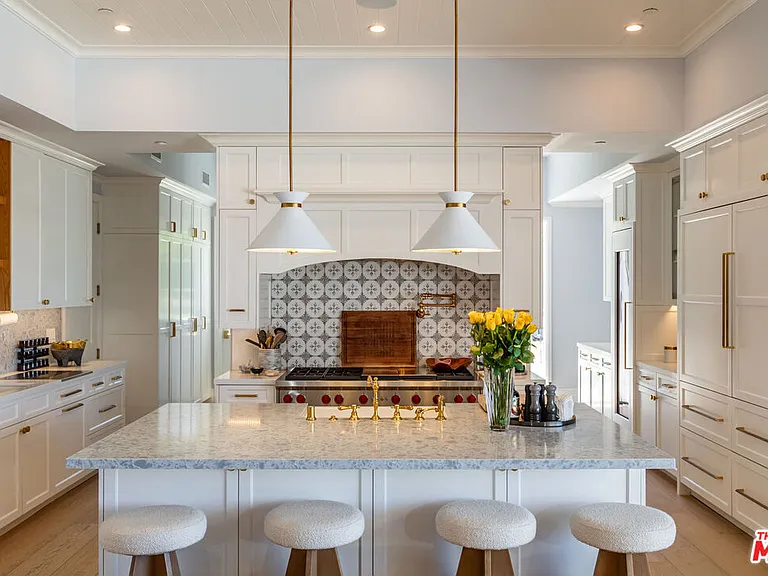 6671 Dume Dr — Photo 11