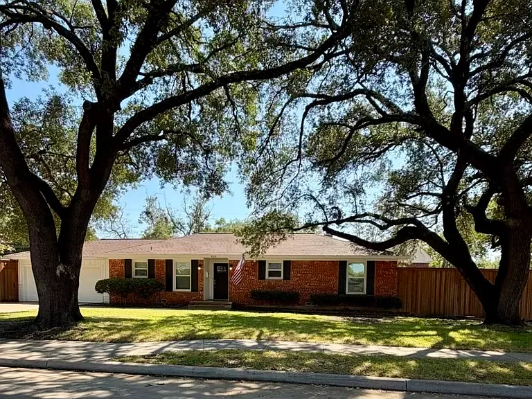 3 bed, 2.5 bath, 1661 sqft, $2,200 — Photo 1