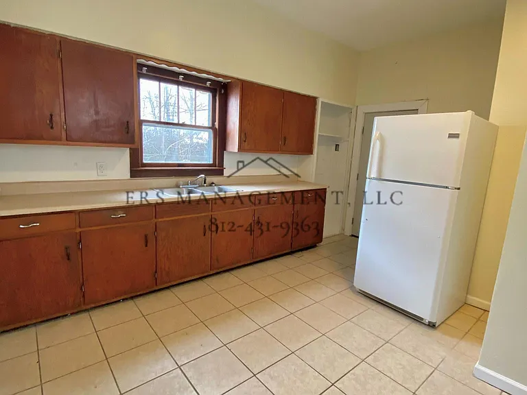 635 E Maryland St — Photo 4