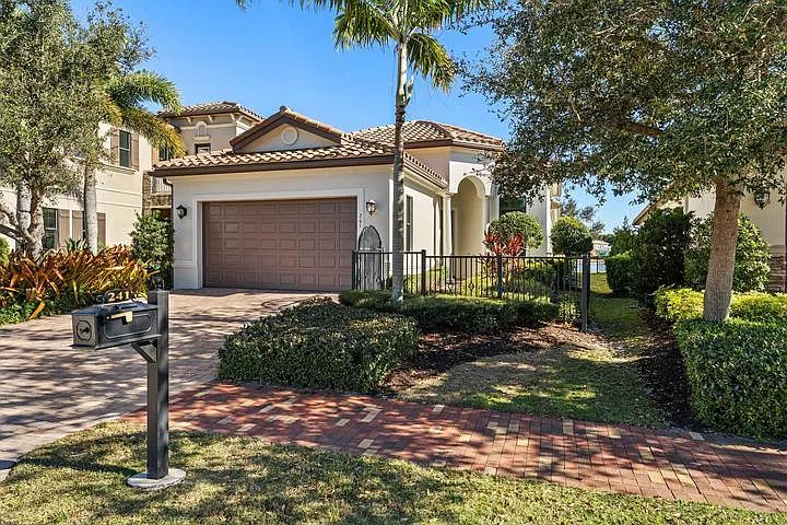 3 bed, 2206 sqft, $3,900 — Photo 1