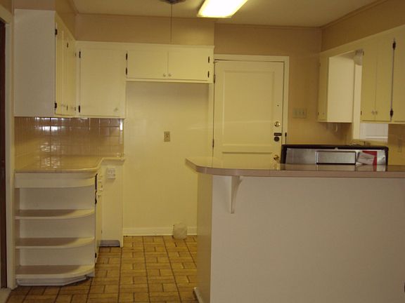 4th image of 1530 Edson Dr