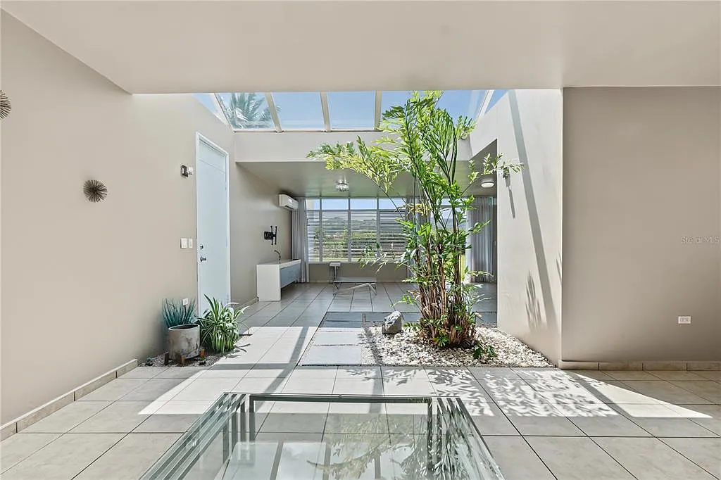 4 bed, 2.5 bath, 2445 sqft, $4,500 — Photo 3