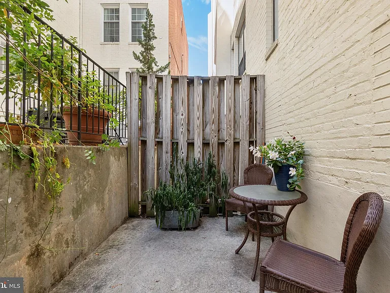 2145 California St NW #102 — Photo 20