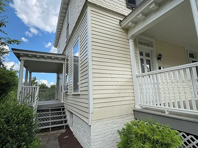 2461 Rivermont Ave #B — Photo 2