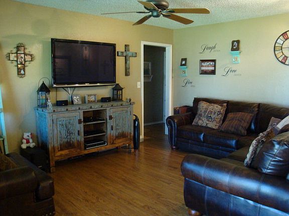4th image of 310 E County Road 140