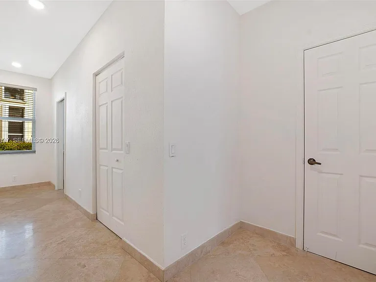 1666 Victoria Pointe Cir — Photo 63