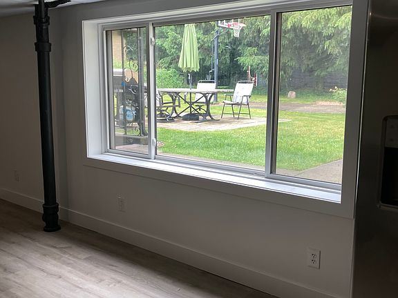 4th image of 421 E Thomas St #427