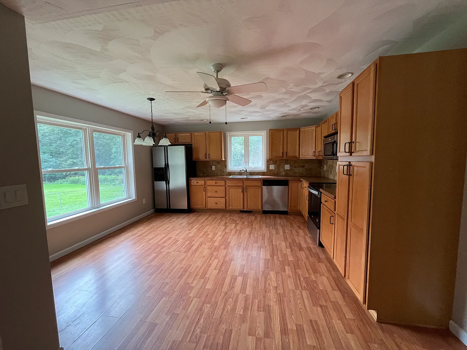 2 bed, 1000 sqft, $1,700 — Photo 2