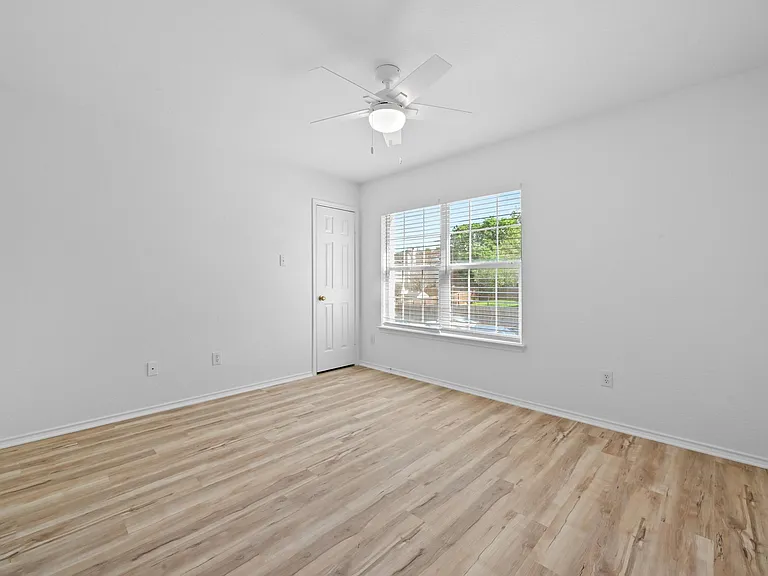 2412 Regal Park Ln — Photo 29