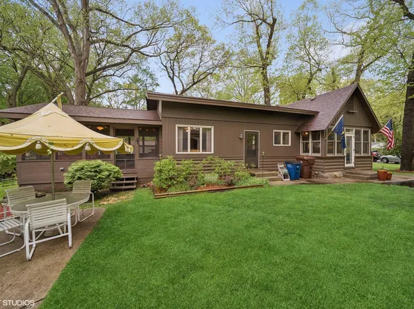 21 Powhatan Trl, Michigan City, IN 46360