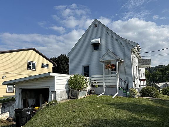 4th image of 212 Main STREET