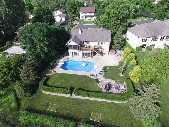 2nd image of 333 William Lake Shore Dr