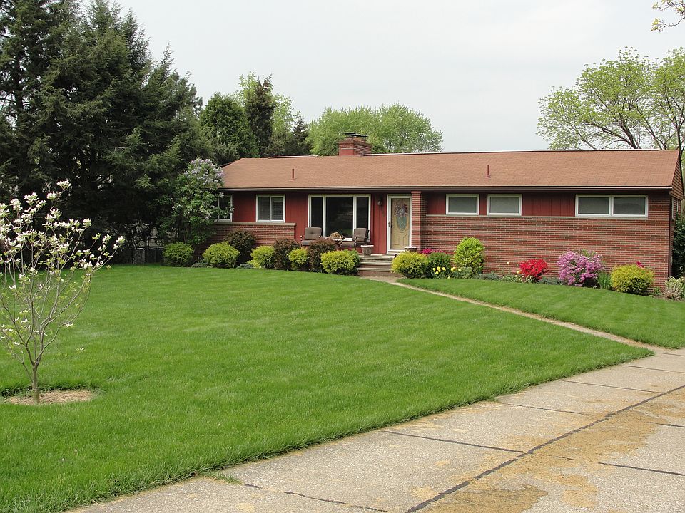 1st image of 290 Hillsdale Cir