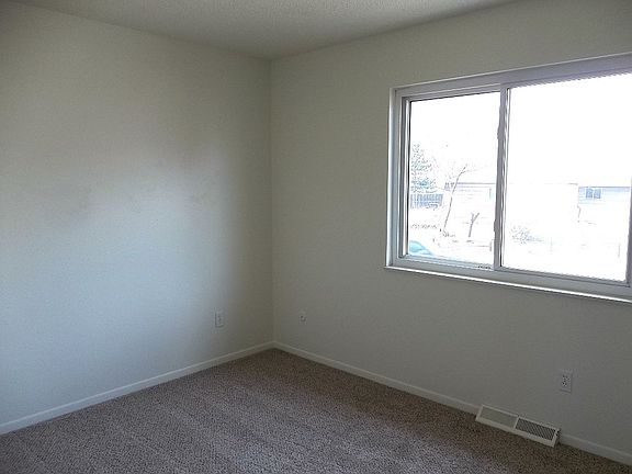 4th image of 152 3rd St