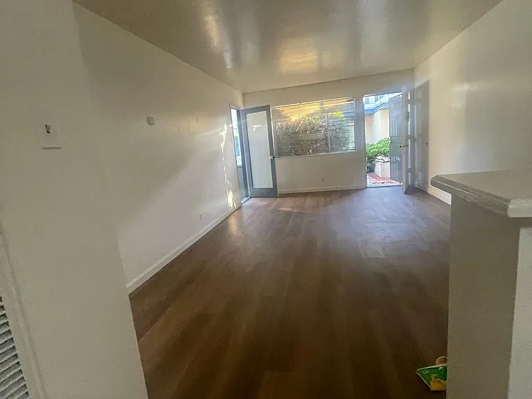210 Flanders Ct — Photo 11