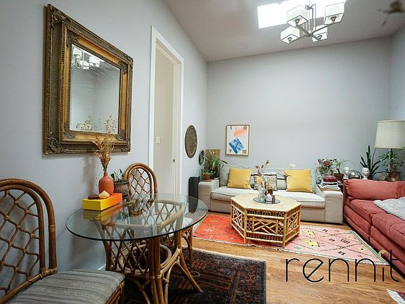 4th image of 914 Hart St #2B