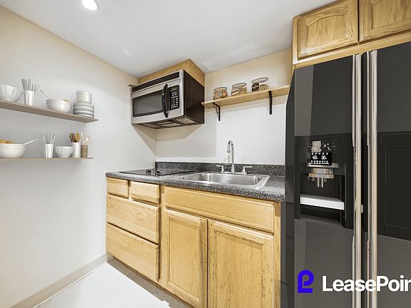 4th image of 134 Lexington Ave #1