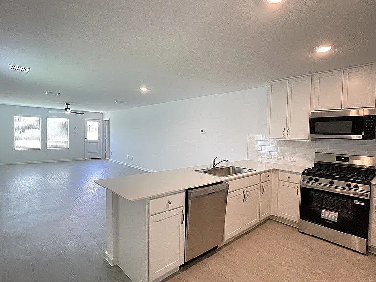 3185 Campeiro Ave — Photo 7