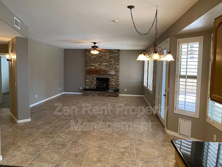 426 S Burk St — Photo 10