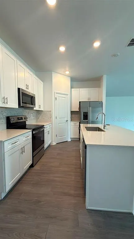 3 bed, 2.0 bath, 1555 sqft, $2,100 — Photo 3