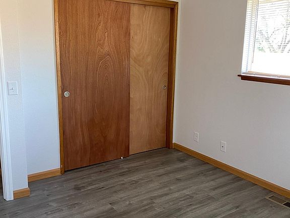 Bedroom 1 : New sliding closet doors.