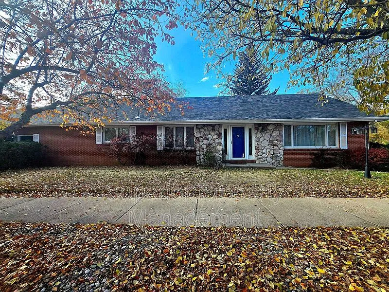 4 bed, 3.0 bath, 2184 sqft, $3,300 — Photo 1
